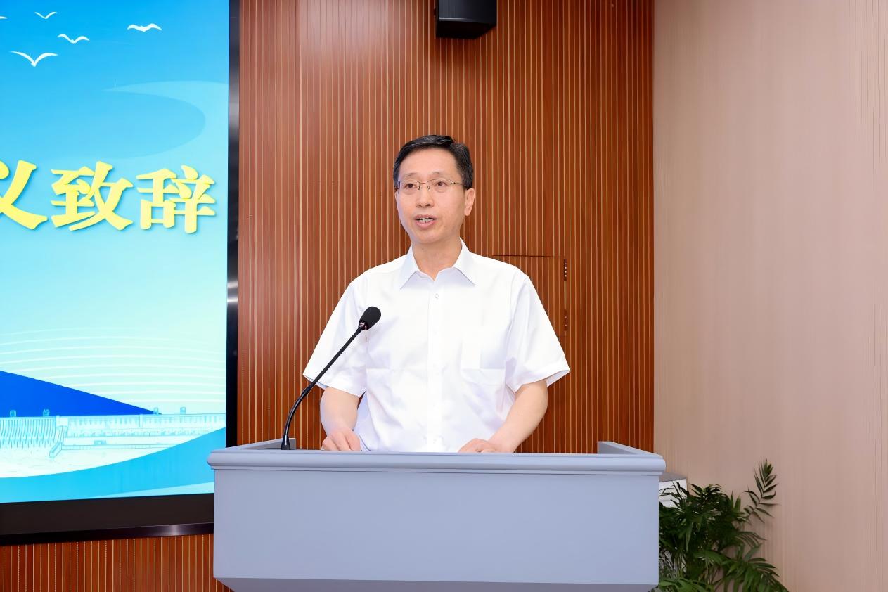 校党委副书记